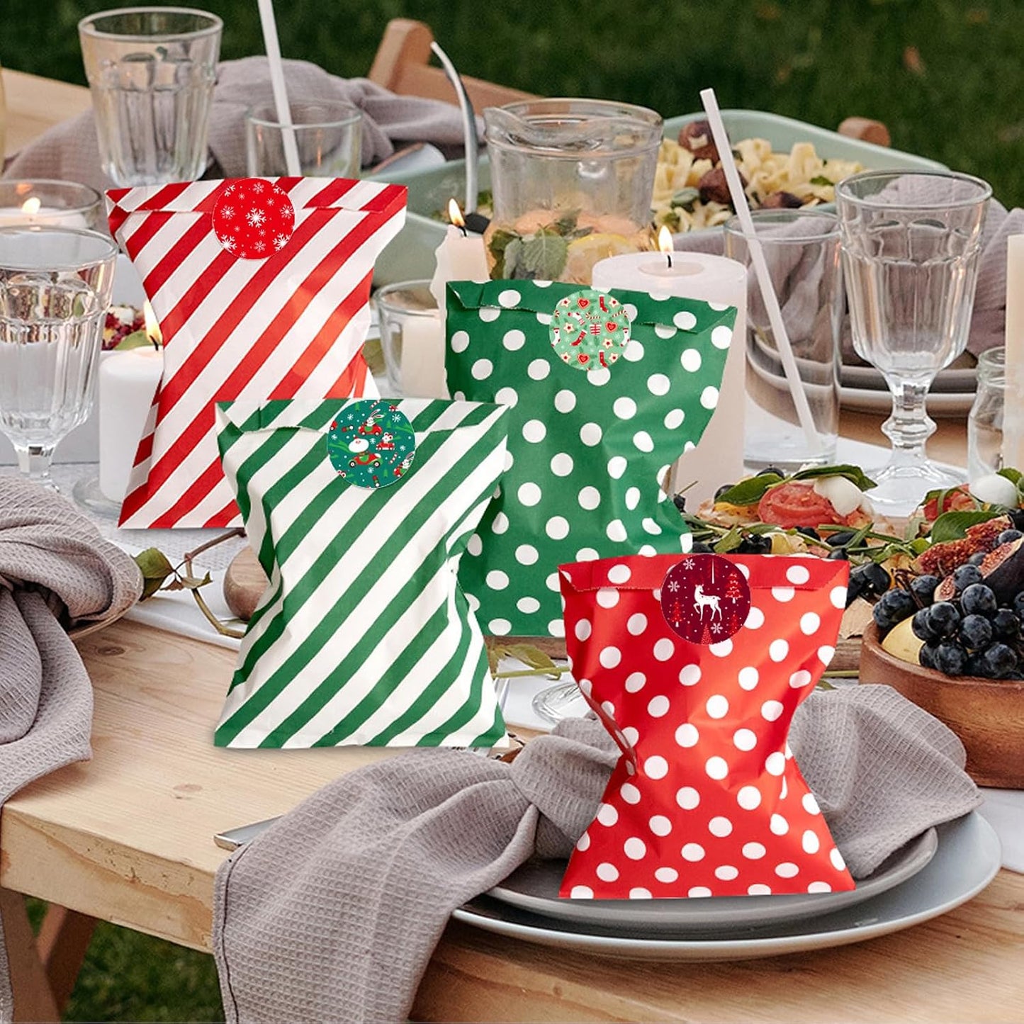 SIMSHOTUS 24 Pcs 5 x 7 Inches Christmas Treat Goodie Bags with 24 Pcs Seal Stickers,Christma Snack Bag,Kraft Paper Gift Bags for Holiday,Buffet Paper Bag,Holiday Christmas Party Favors