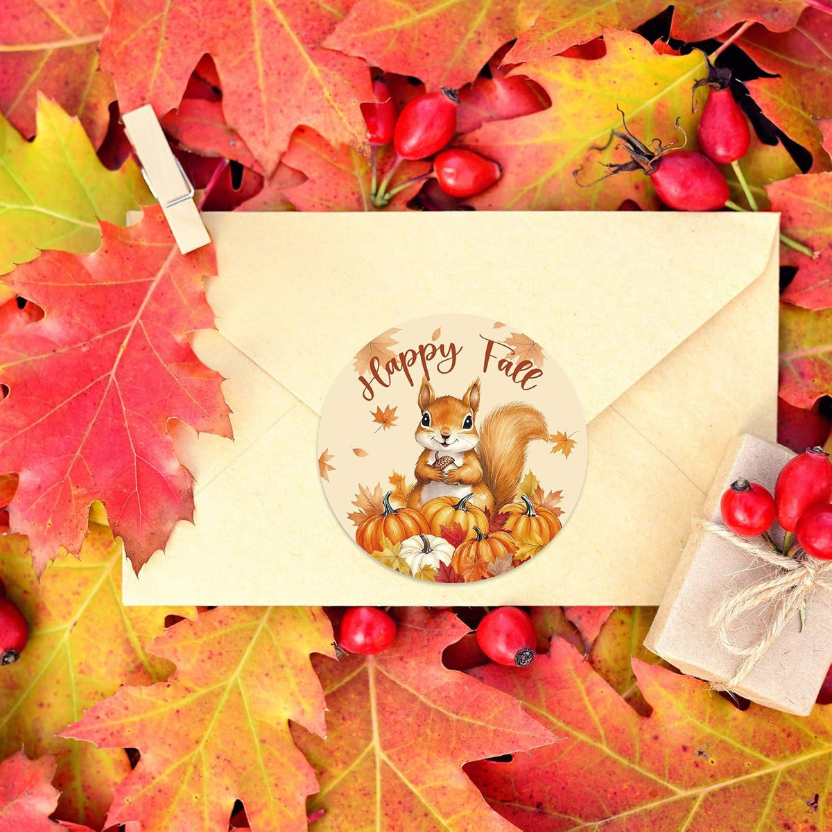 Louise Maelys 500 Pcs Happy Fall Stickers, 1.5Inch Autumn Squirrel Stickers